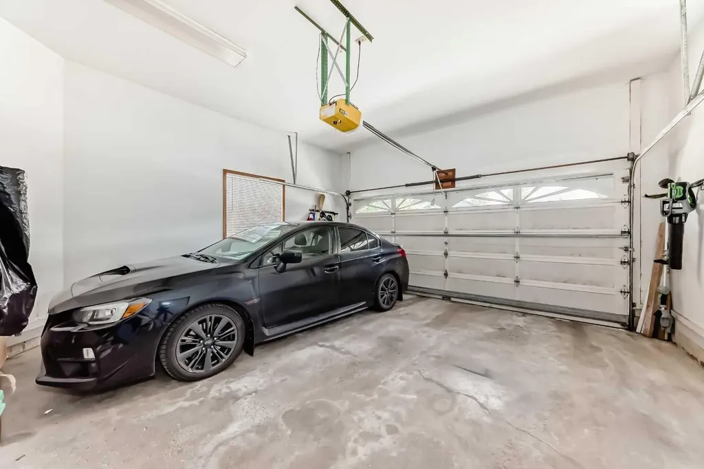 163 Shannon Circle SW Calgary AB T2Y 2L1