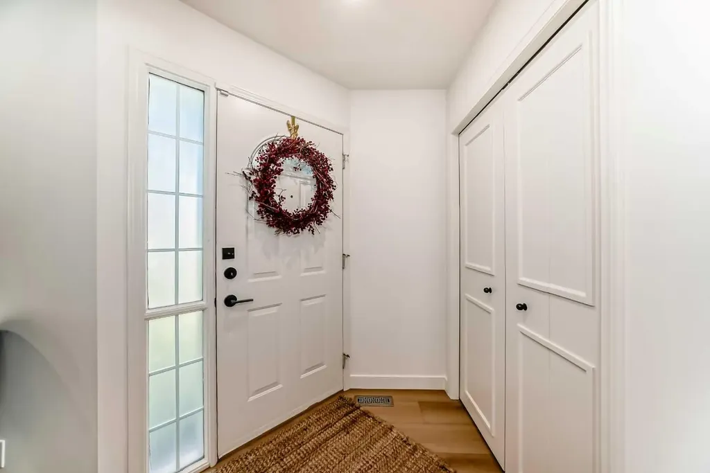 163 Shannon Circle SW Calgary AB T2Y 2L1
