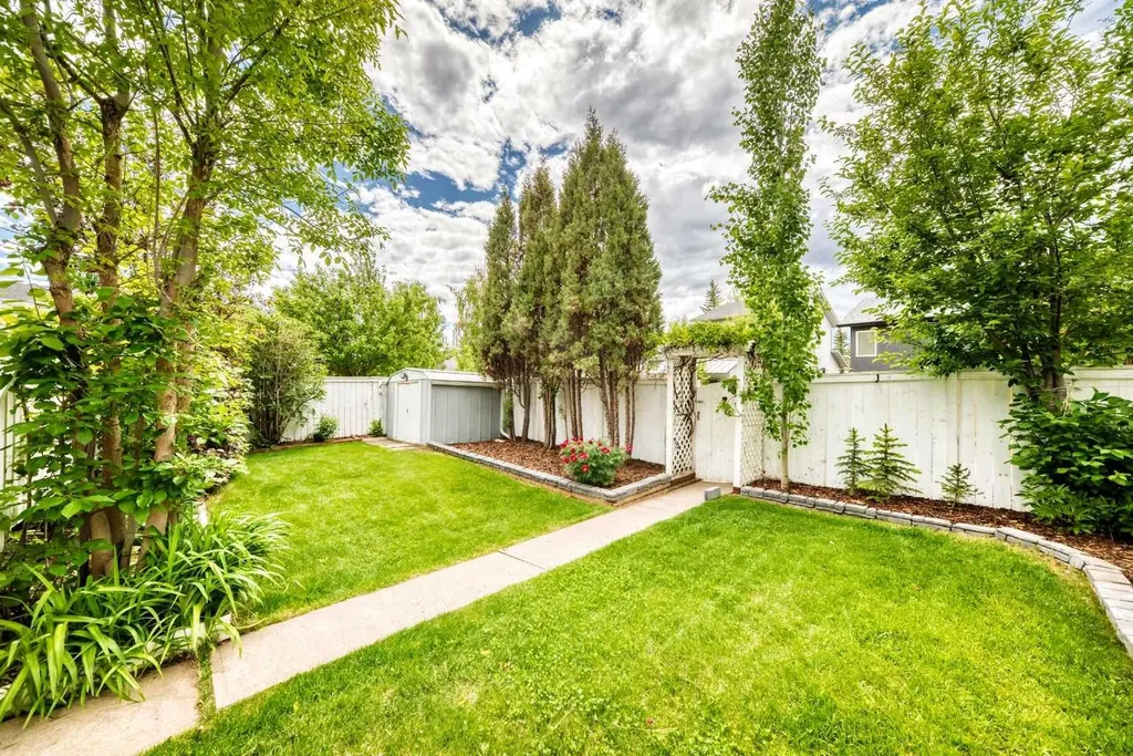 163 Shannon Circle SW Calgary AB T2Y 2L1
