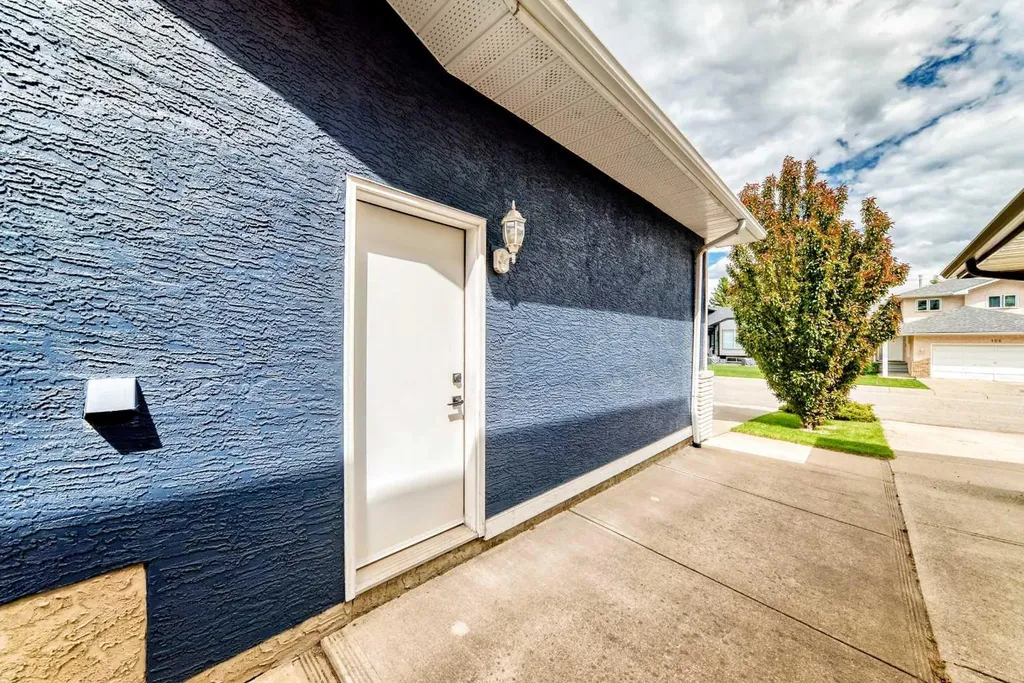 163 Shannon Circle SW Calgary AB T2Y 2L1
