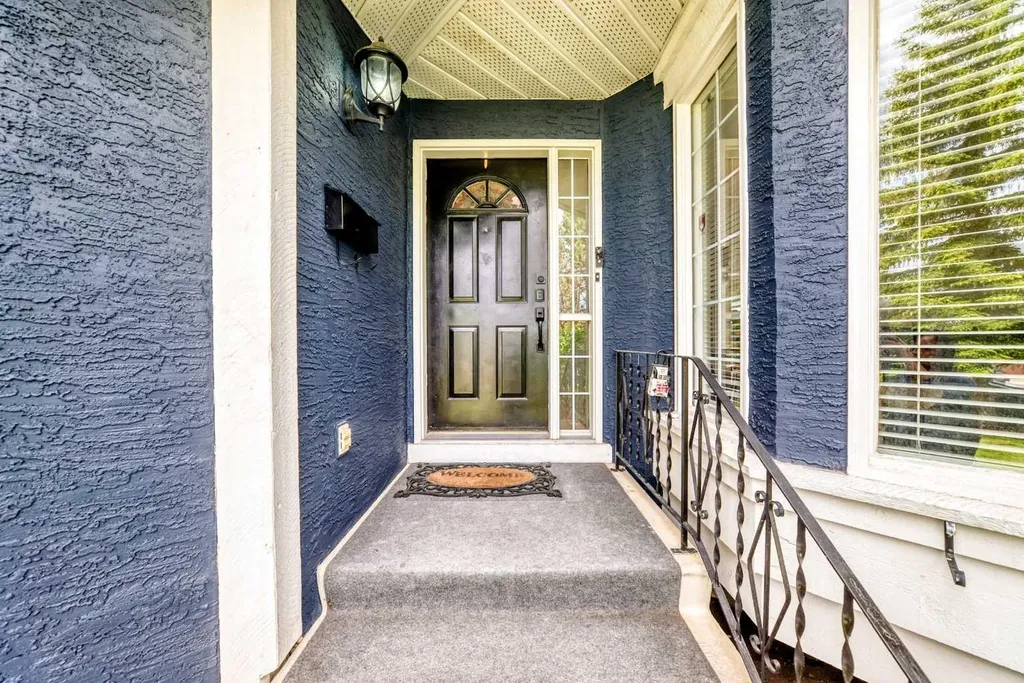 163 Shannon Circle SW Calgary AB T2Y 2L1