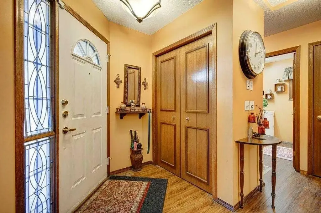 163 Shannon Circle SW Calgary AB T2Y 2L1