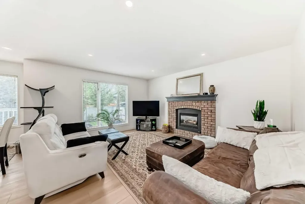 163 Shannon Circle SW Calgary AB T2Y 2L1