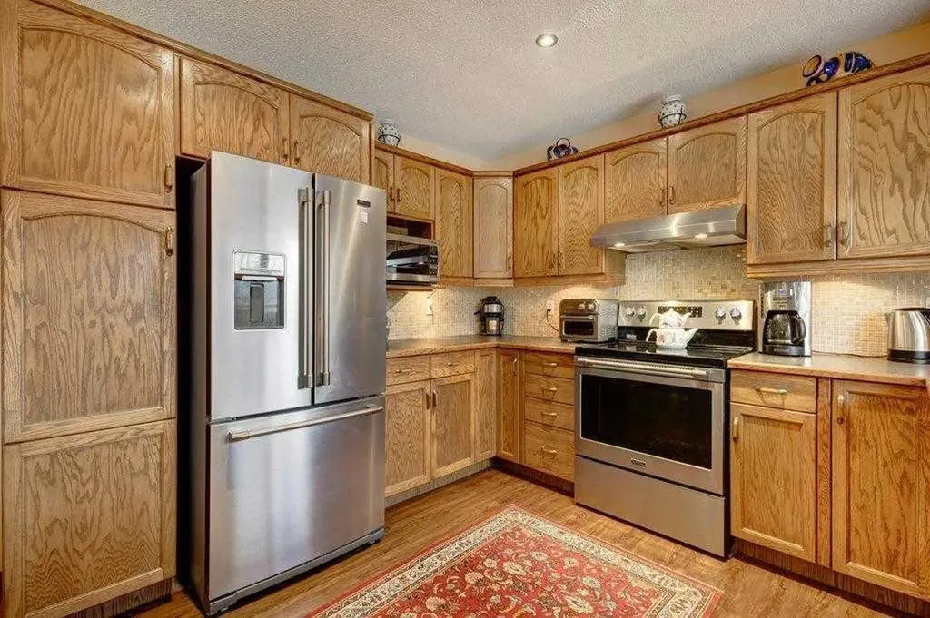 163 Shannon Circle SW Calgary AB T2Y 2L1