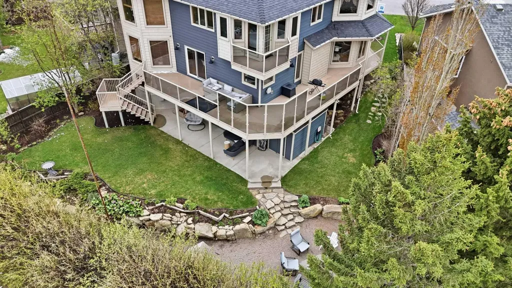 131 Edgebrook Circle NW Calgary AB T3A5A4