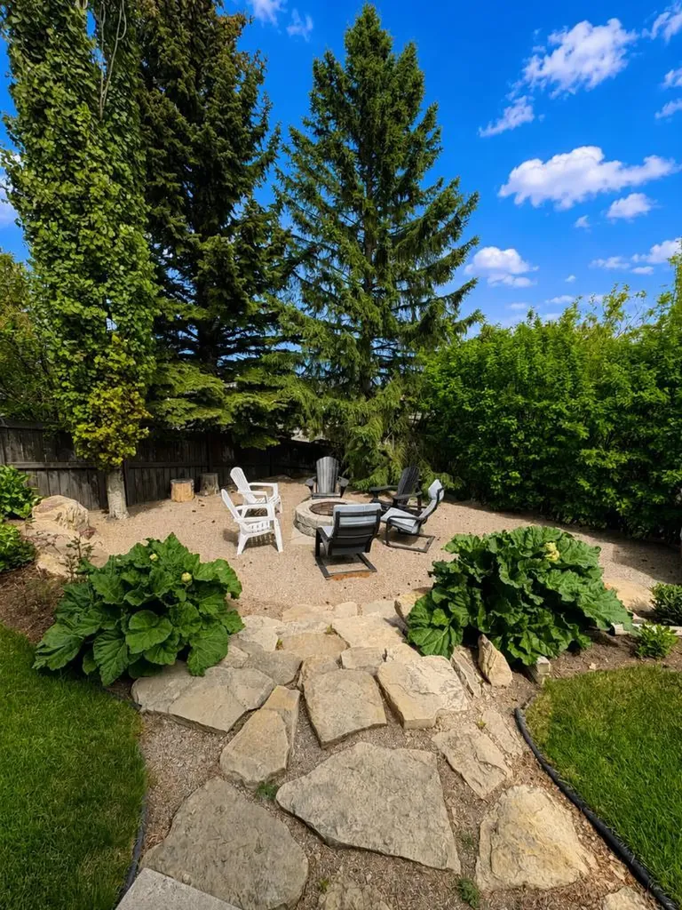 131 Edgebrook Circle NW Calgary AB T3A5A4