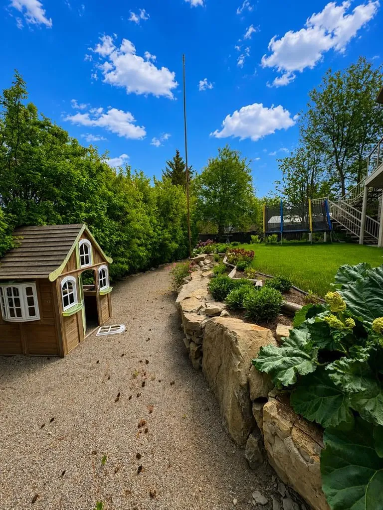 131 Edgebrook Circle NW Calgary AB T3A5A4