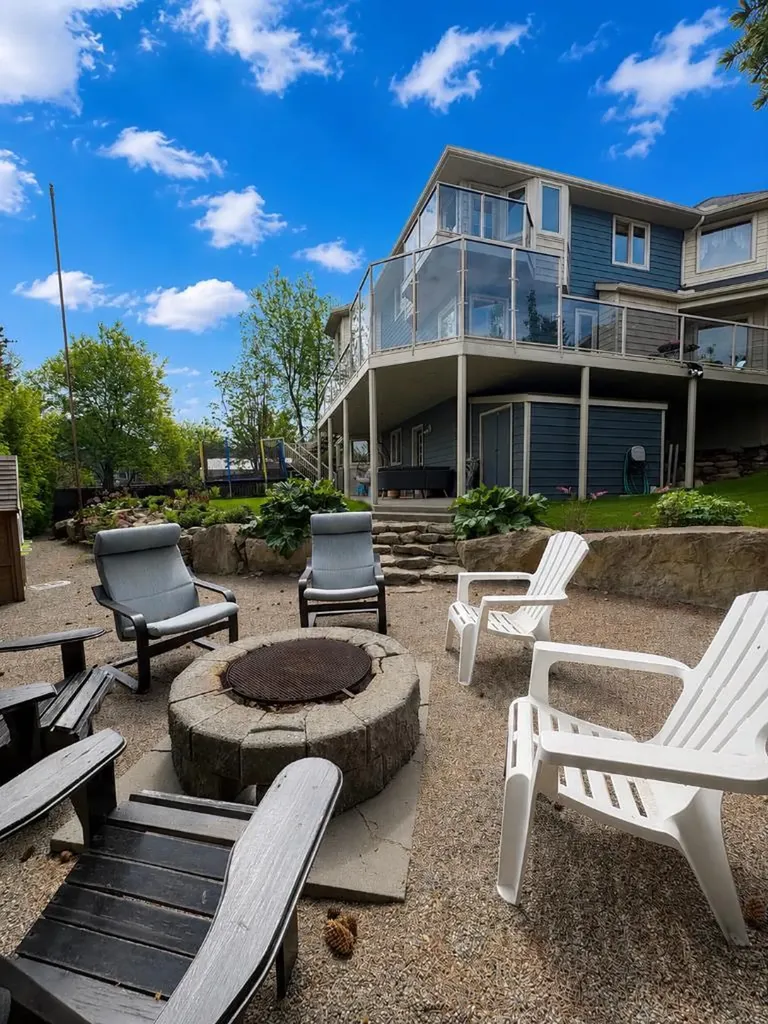 131 Edgebrook Circle NW Calgary AB T3A5A4