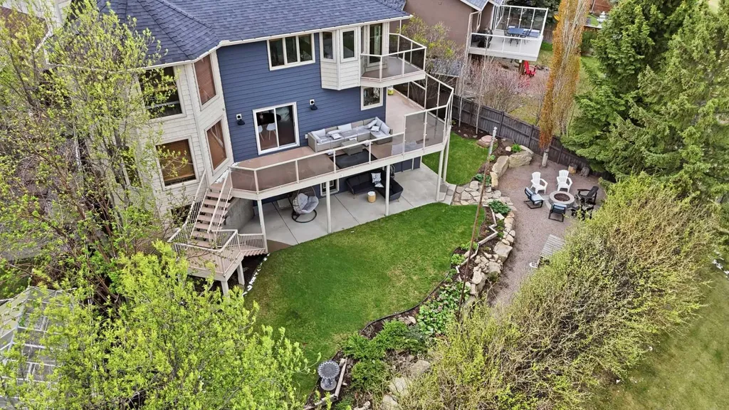 131 Edgebrook Circle NW Calgary AB T3A5A4