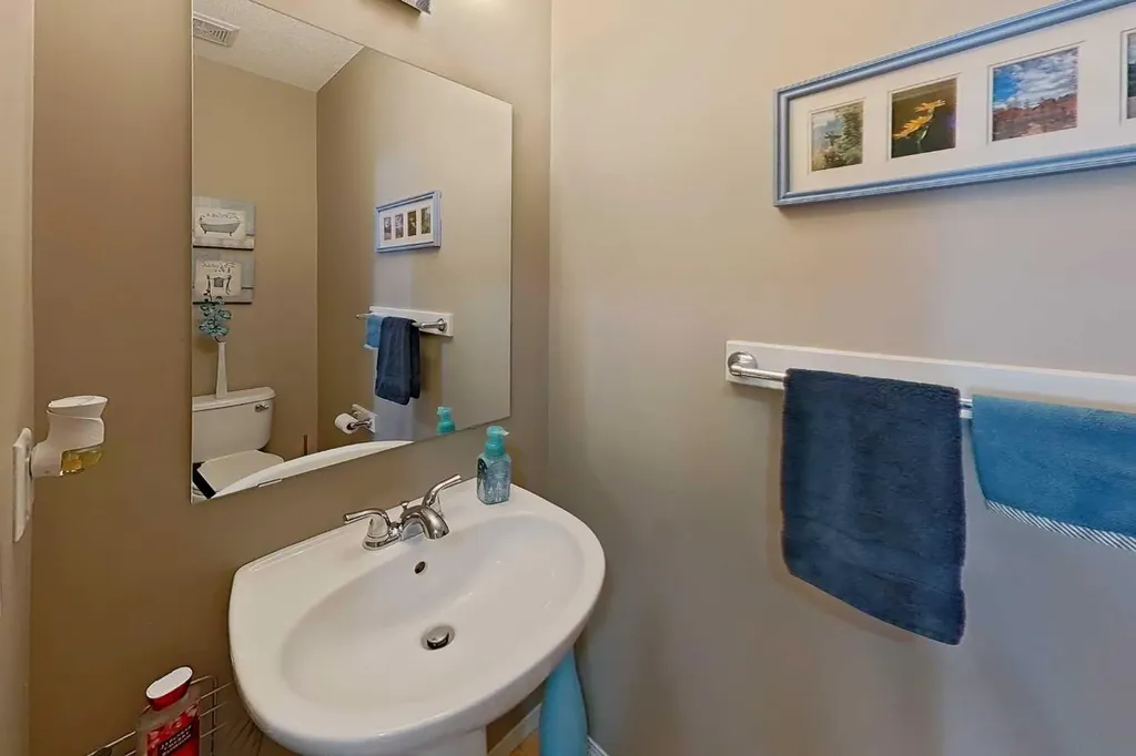 28 Cranarch Crescent SE Calgary AB T3M2J2
