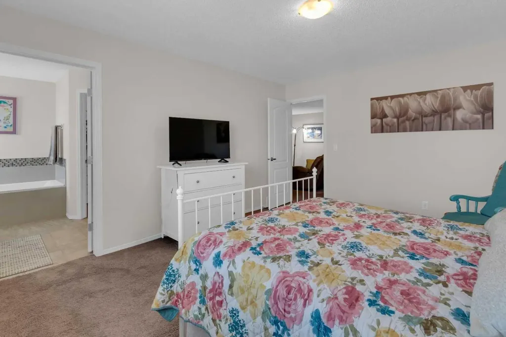 28 Cranarch Crescent SE Calgary AB T3M2J2