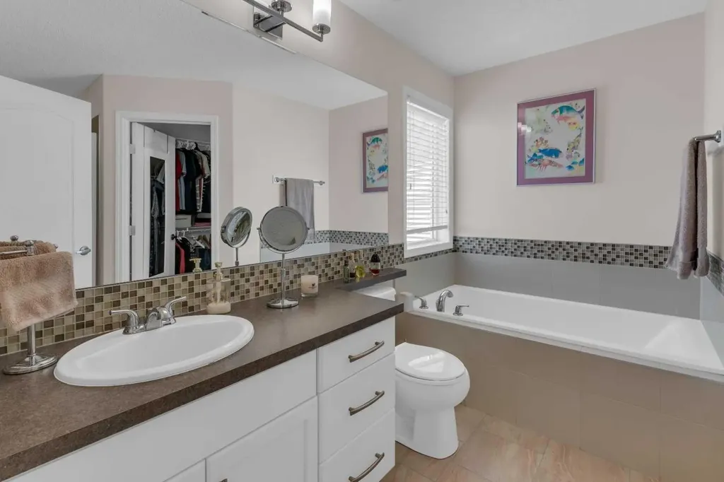 28 Cranarch Crescent SE Calgary AB T3M2J2