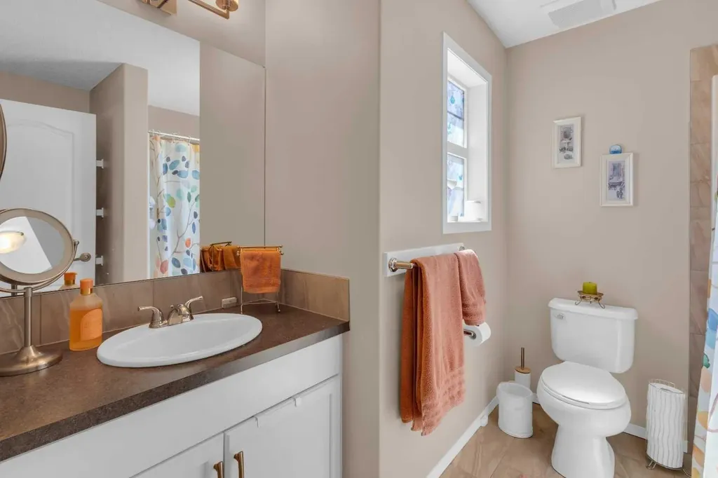28 Cranarch Crescent SE Calgary AB T3M2J2