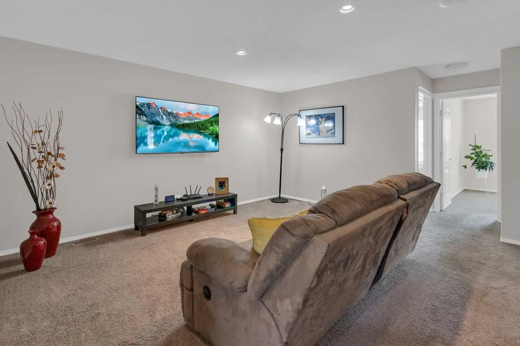 28 Cranarch Crescent SE Calgary AB T3M2J2