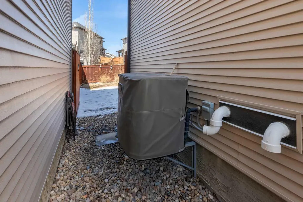 28 Cranarch Crescent SE Calgary AB T3M2J2