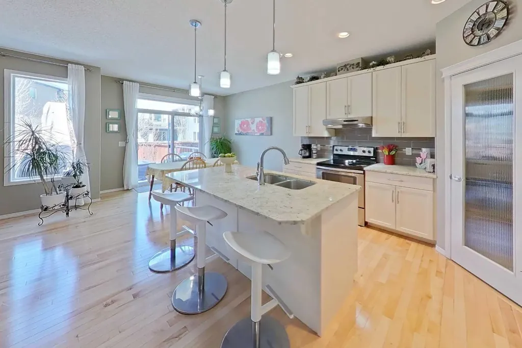 28 Cranarch Crescent SE Calgary AB T3M2J2