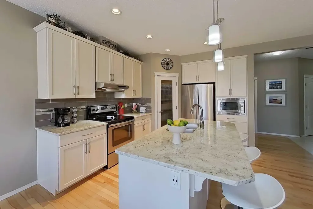 28 Cranarch Crescent SE Calgary AB T3M2J2