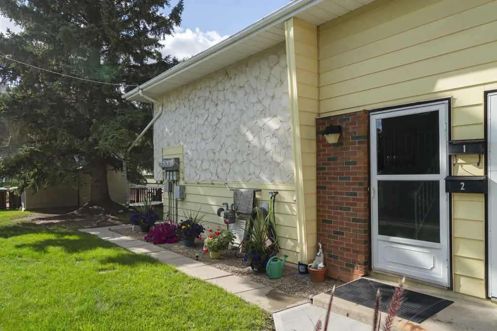 4118 60 Street Camrose AB T4V 3G7