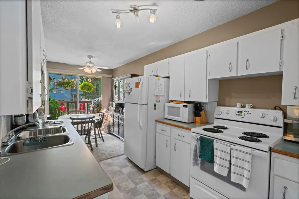 4118 60 Street Camrose AB T4V 3G7