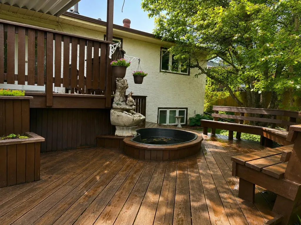 5756 55 Street Rocky Mountain House AB T4T1J7