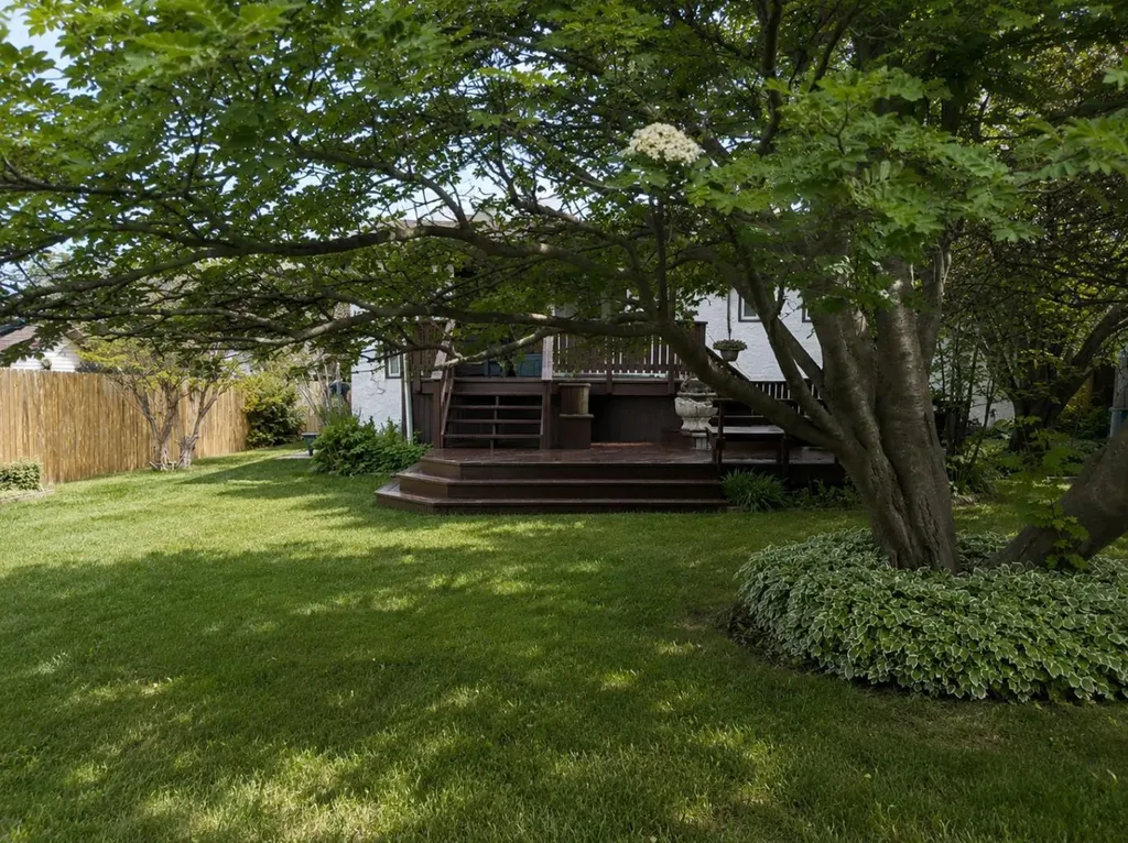 5756 55 Street Rocky Mountain House AB T4T1J7