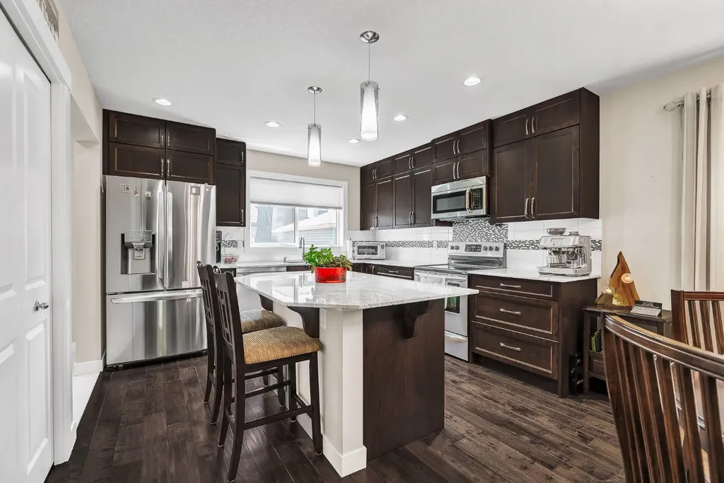 96 Legacy View SE Calgary AB T2X 2C3