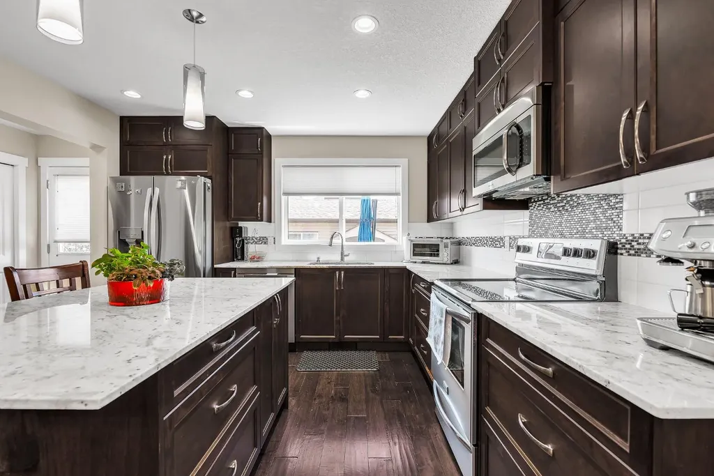 96 Legacy View SE Calgary AB T2X 2C3