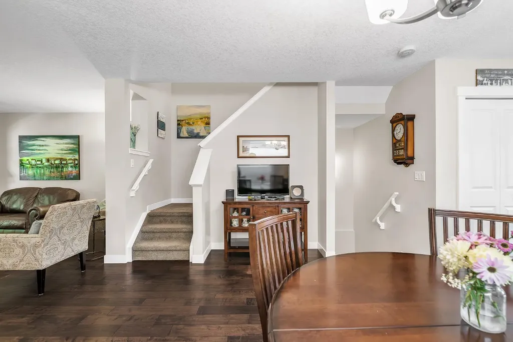 96 Legacy View SE Calgary AB T2X 2C3