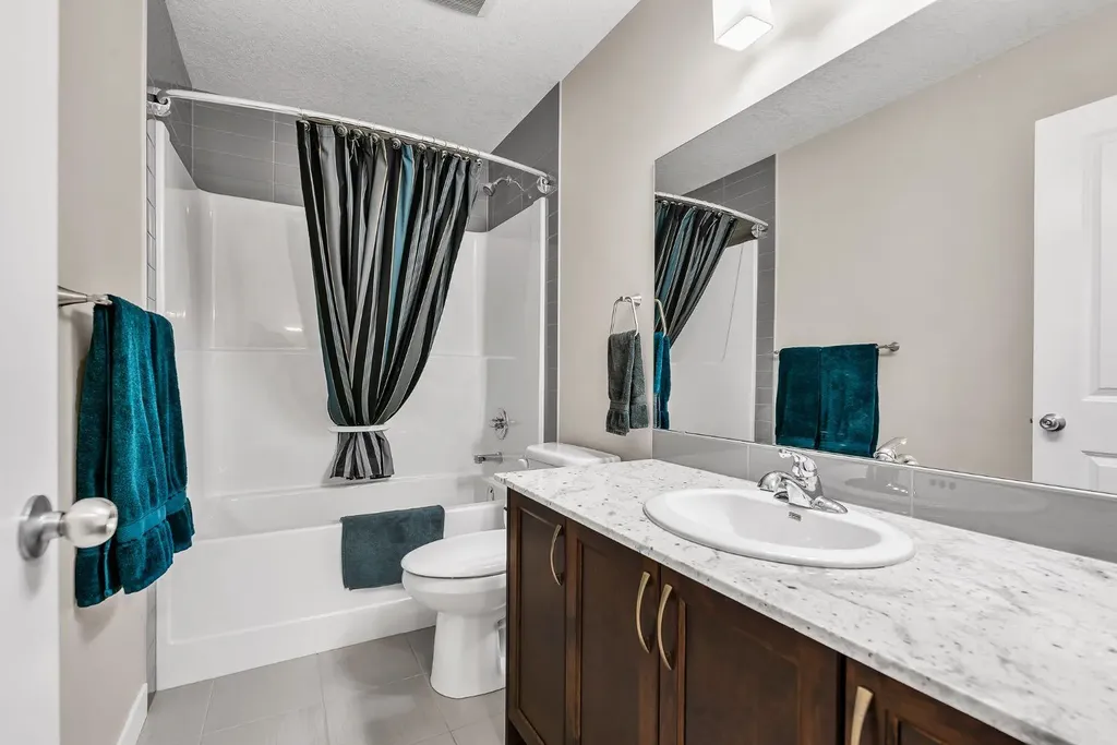96 Legacy View SE Calgary AB T2X 2C3