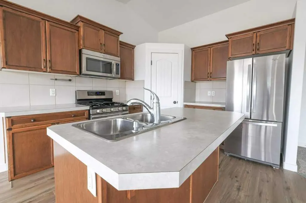 4431 54 Street Rocky Mountain House AB T4T 0B2
