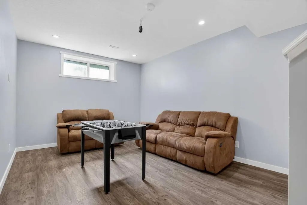 23 Masters Heights SE Calgary AB T3M 2M7
