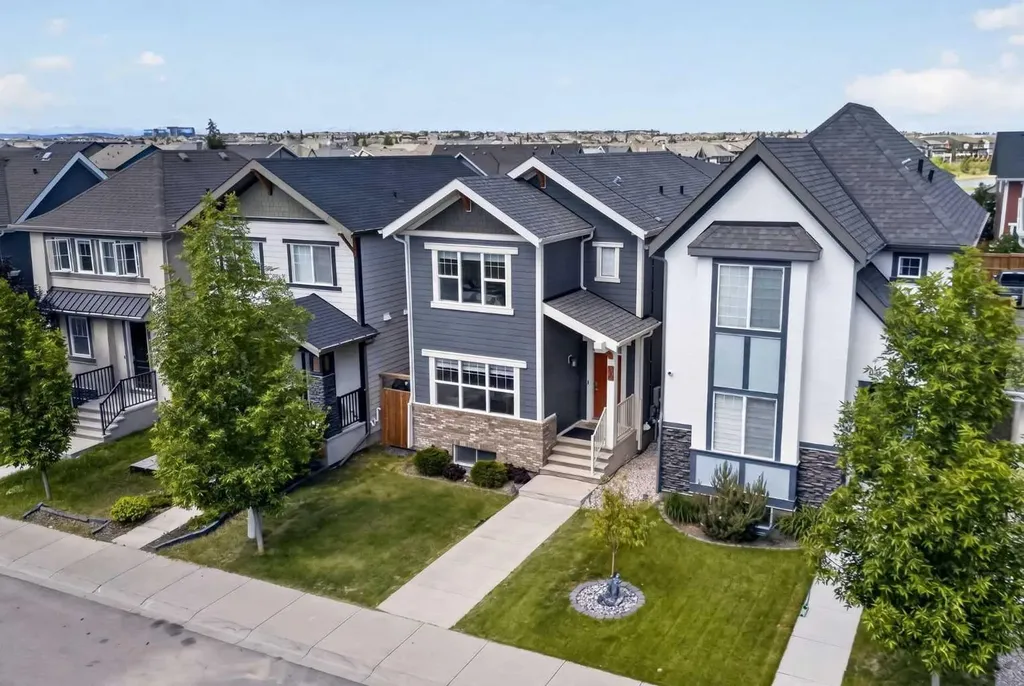 23 Masters Heights SE Calgary AB T3M 2M7