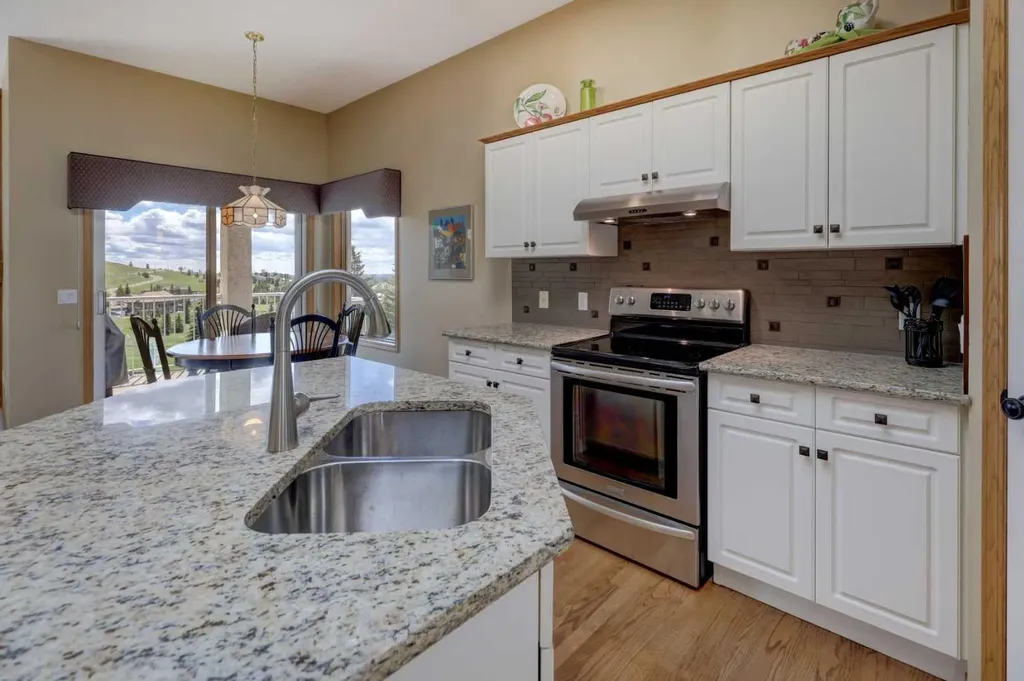 10 Eagleview Heights Cochrane AB T4C1P5