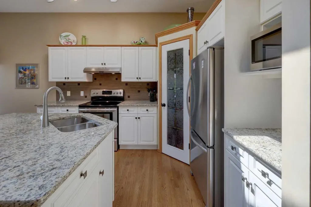 10 Eagleview Heights Cochrane AB T4C1P5