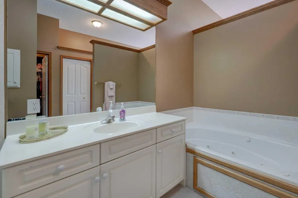 10 Eagleview Heights Cochrane AB T4C1P5