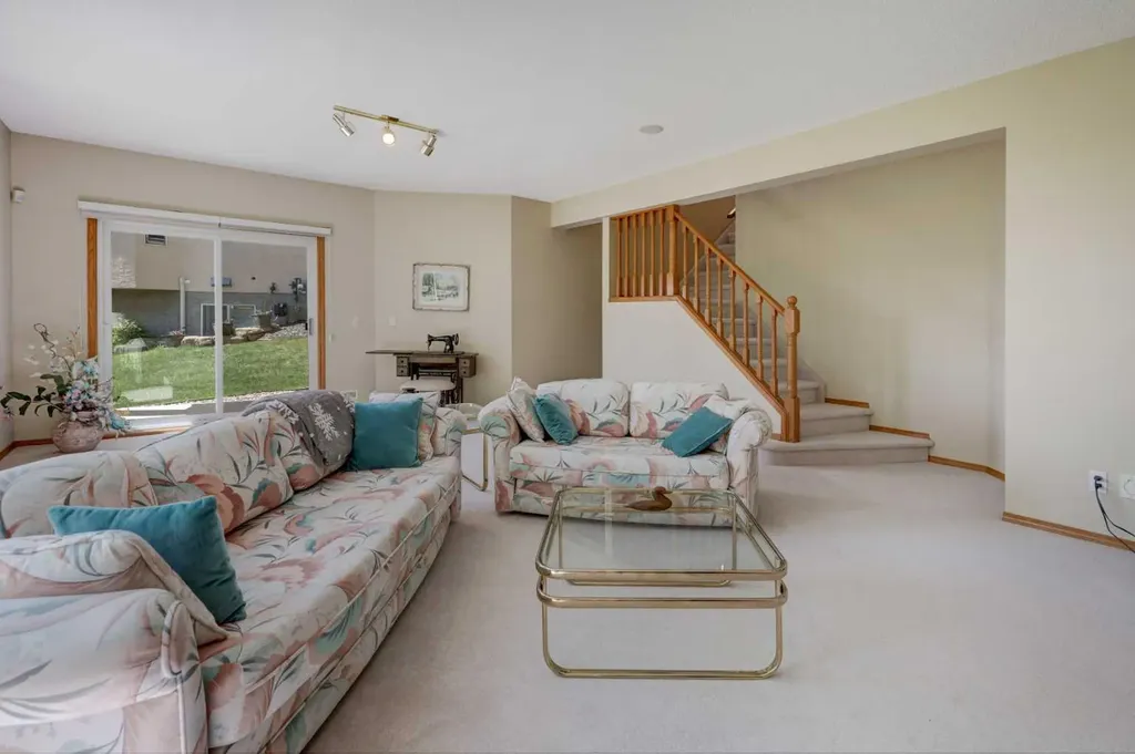 10 Eagleview Heights Cochrane AB T4C1P5