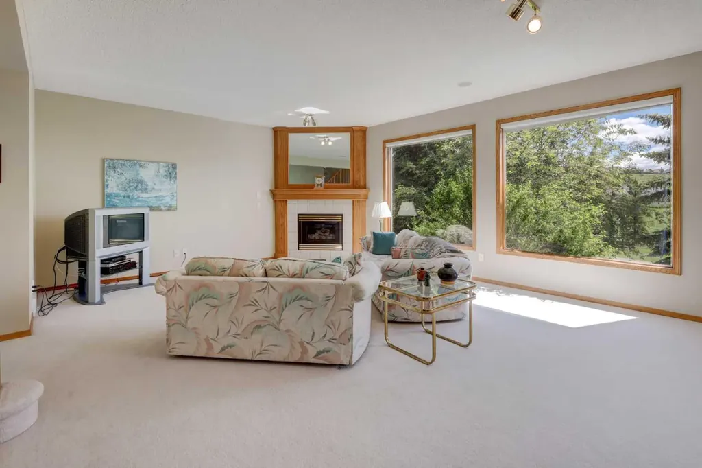 10 Eagleview Heights Cochrane AB T4C1P5