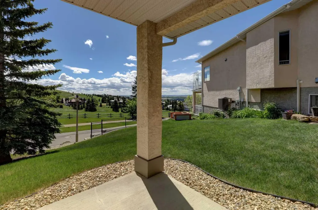 10 Eagleview Heights Cochrane AB T4C1P5