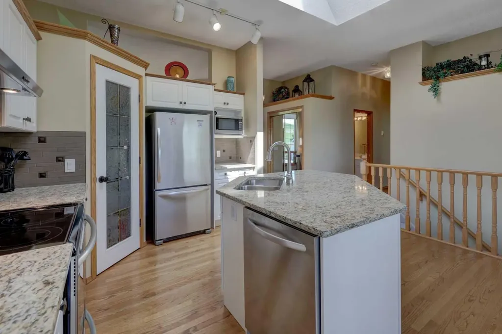 10 Eagleview Heights Cochrane AB T4C1P5