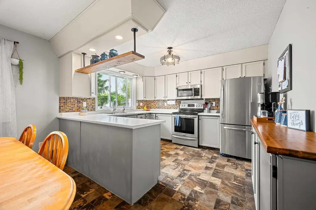 4703 29 Street Lloydminster SK S9V 1B1