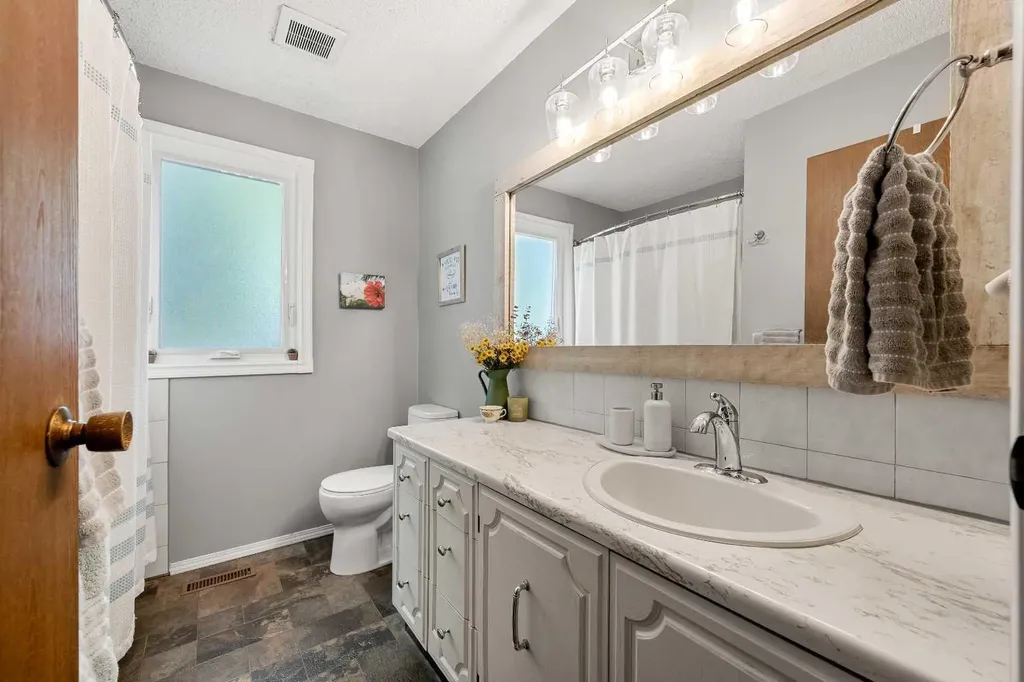 4703 29 Street Lloydminster SK S9V 1B1