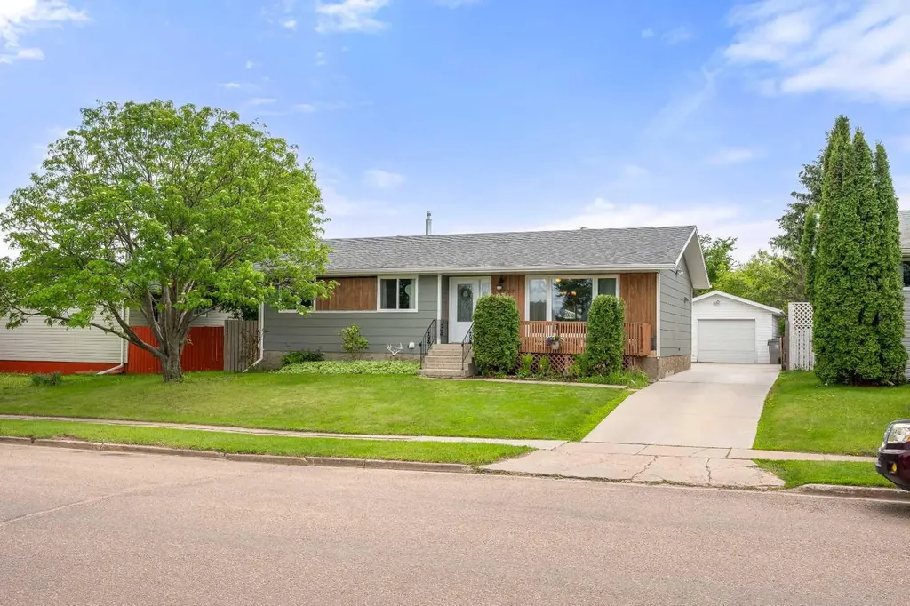 4703 29 Street Lloydminster SK S9V 1B1