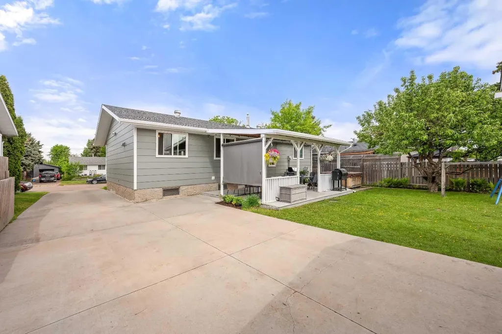 4703 29 Street Lloydminster SK S9V 1B1