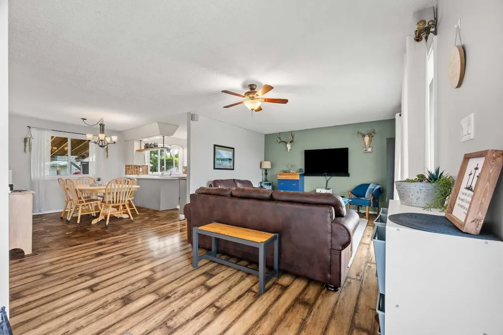 4703 29 Street Lloydminster SK S9V 1B1