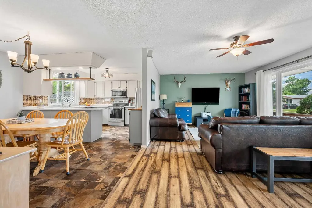 4703 29 Street Lloydminster SK S9V 1B1