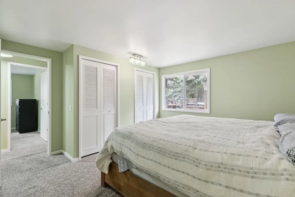 28 Cantrell Bay SW Calgary AB T2W 2C2