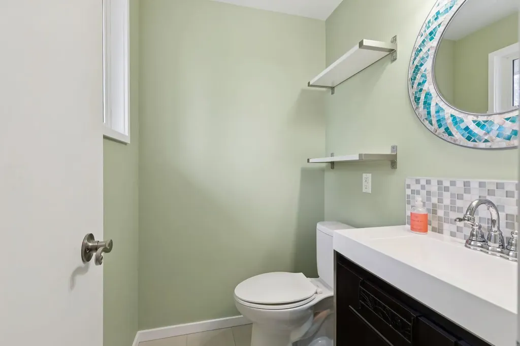 28 Cantrell Bay SW Calgary AB T2W 2C2