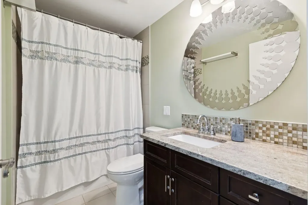 28 Cantrell Bay SW Calgary AB T2W 2C2