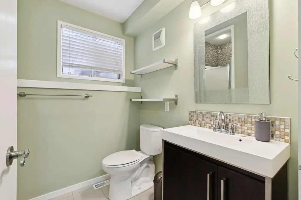 28 Cantrell Bay SW Calgary AB T2W 2C2