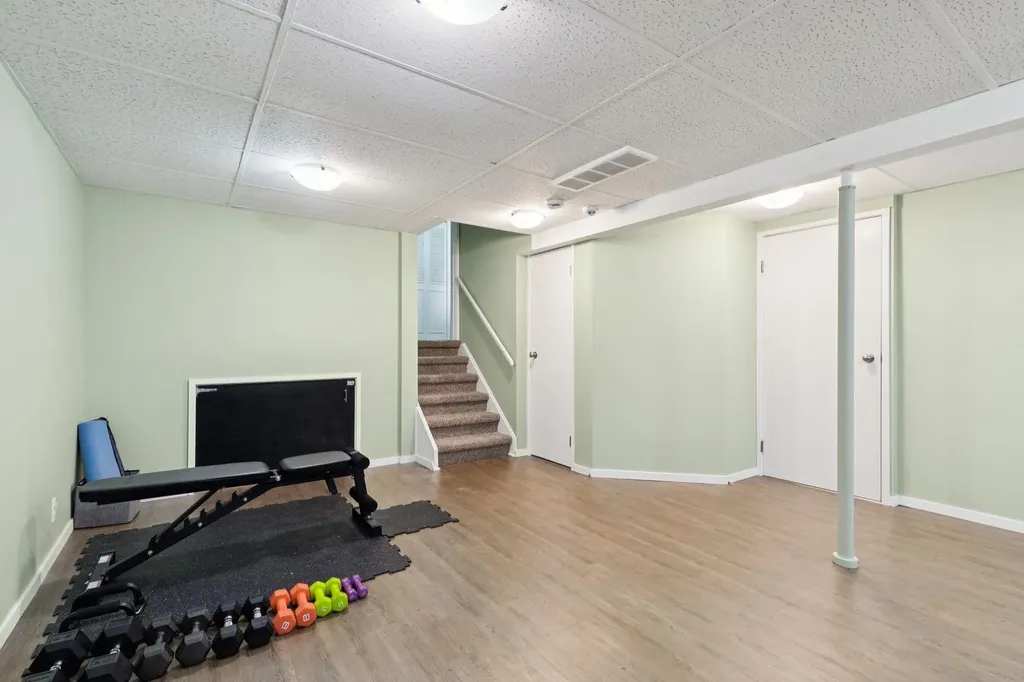 28 Cantrell Bay SW Calgary AB T2W 2C2
